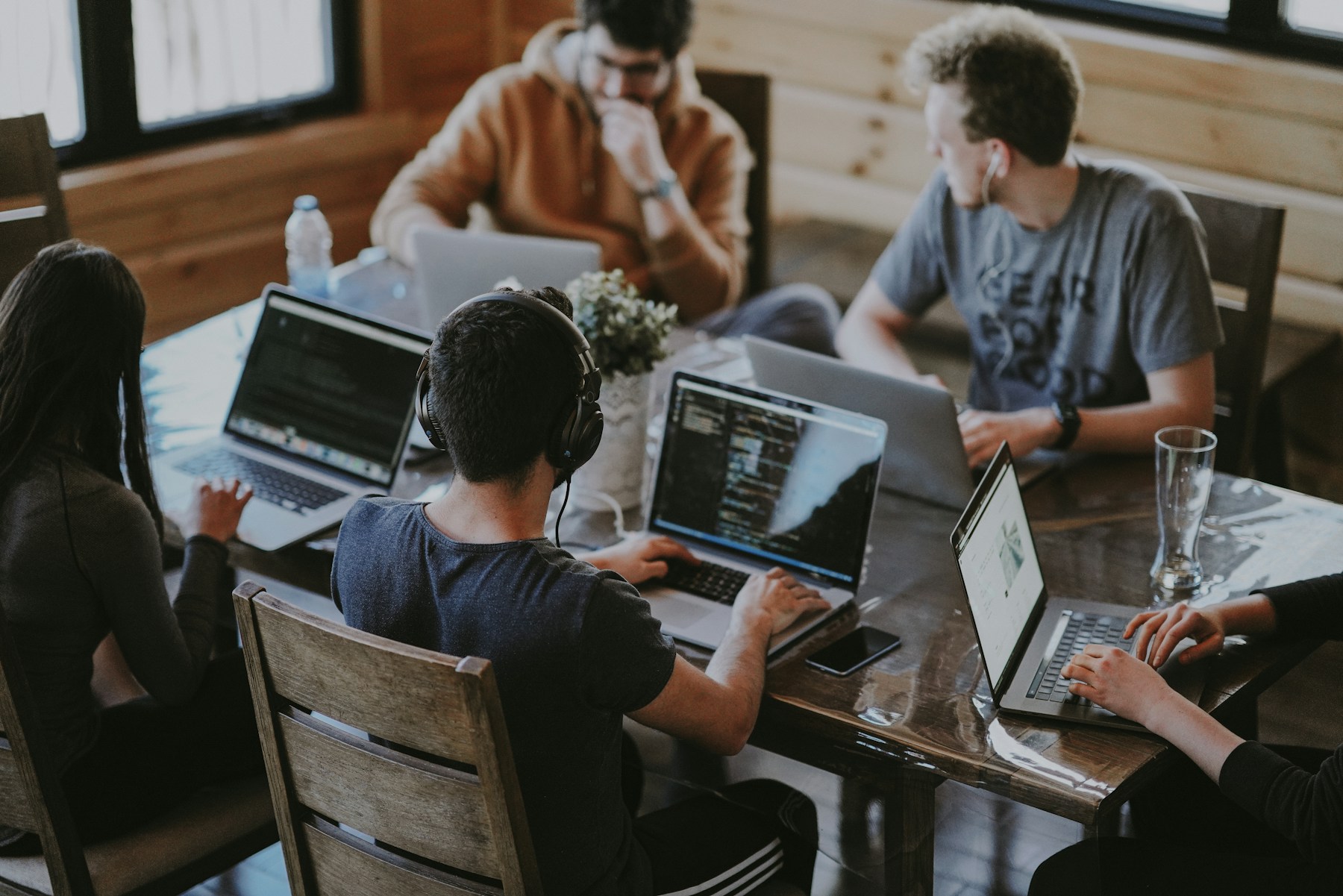 SaaS & Tech — sector imagery